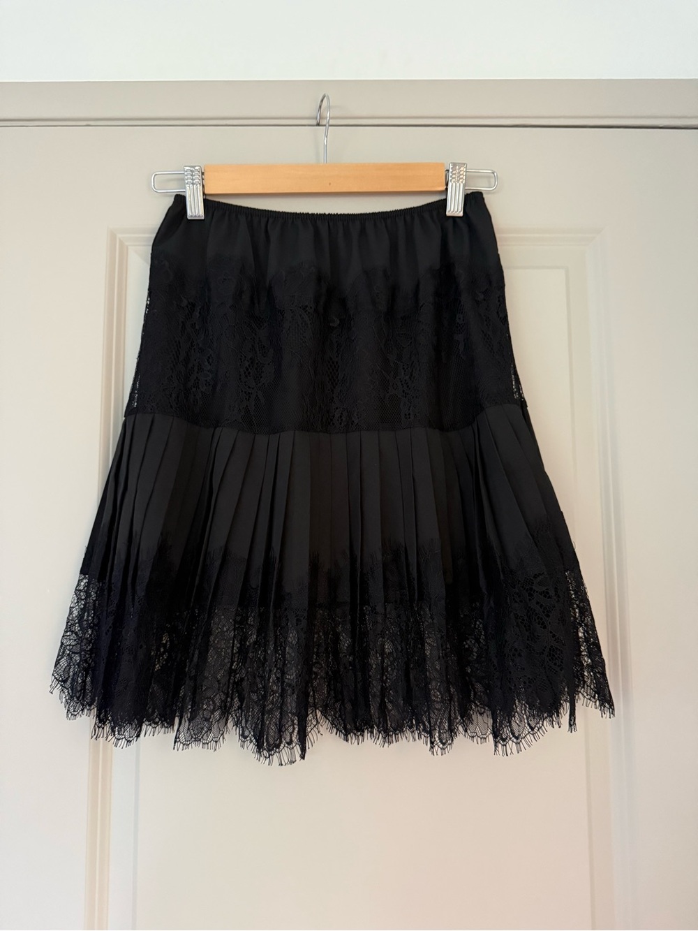 Black Lace Pleated Women's Skirt